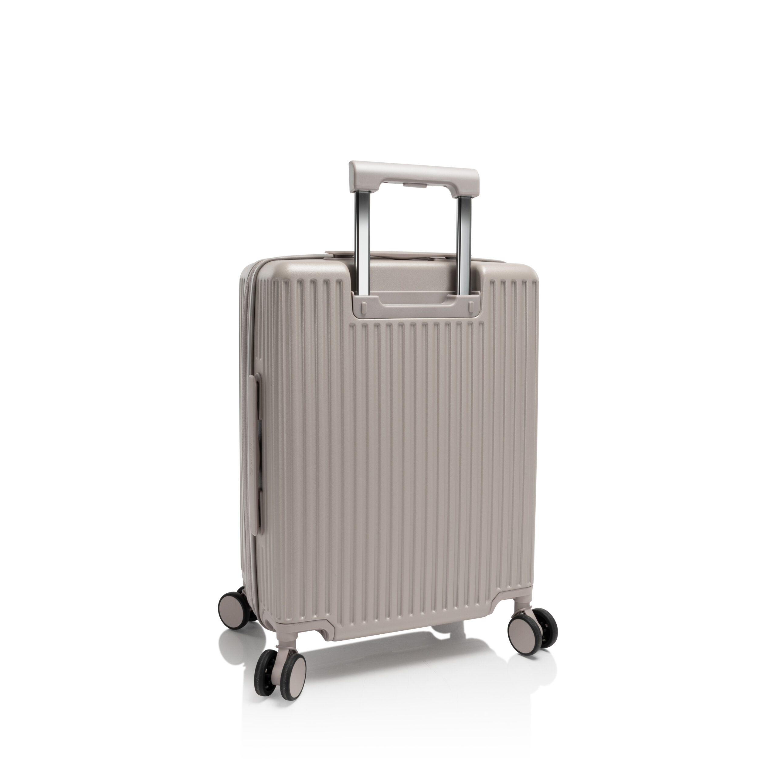 Latch Luggage 21" - Atmosphere - Image 5