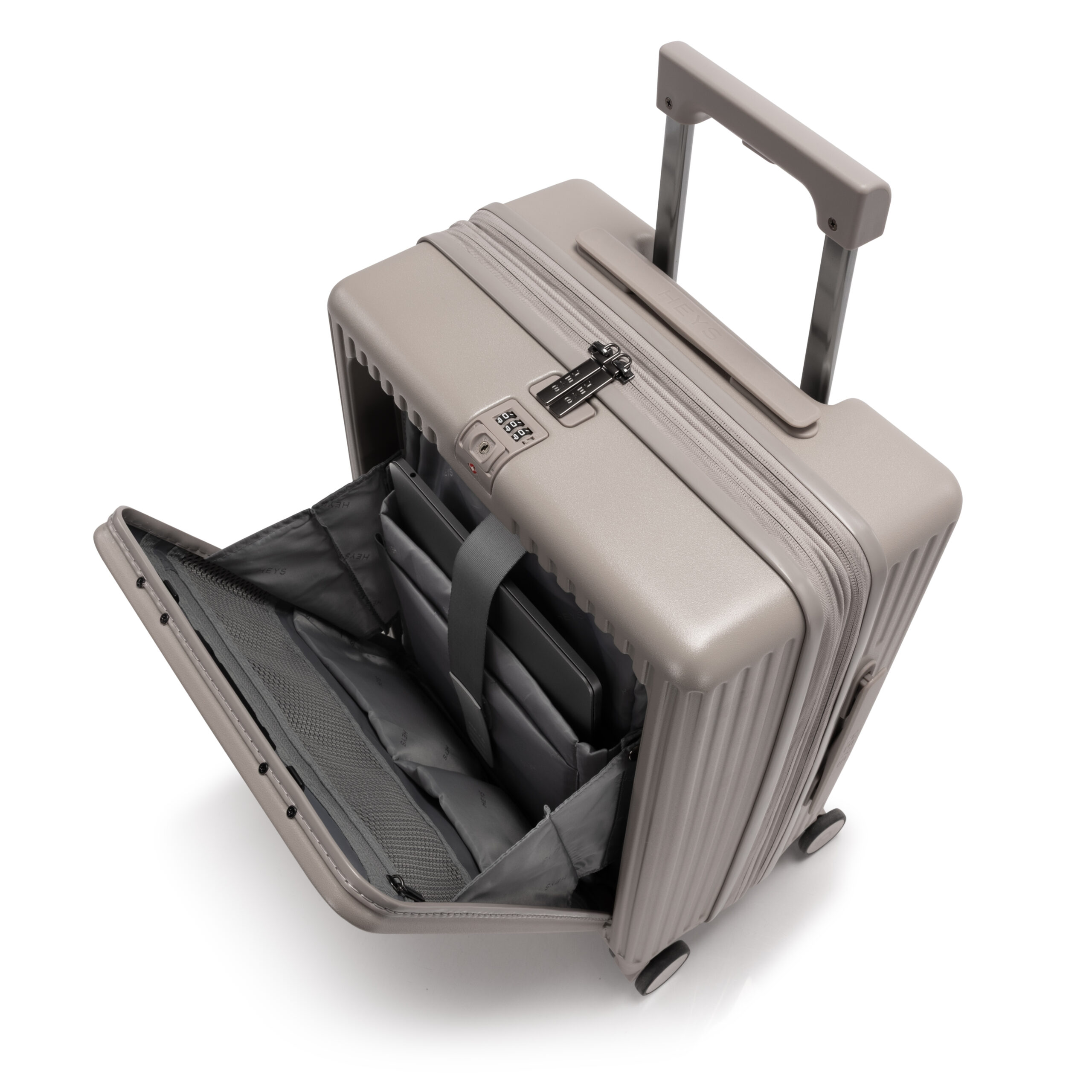 Latch Luggage 21" - Atmosphere - Image 6