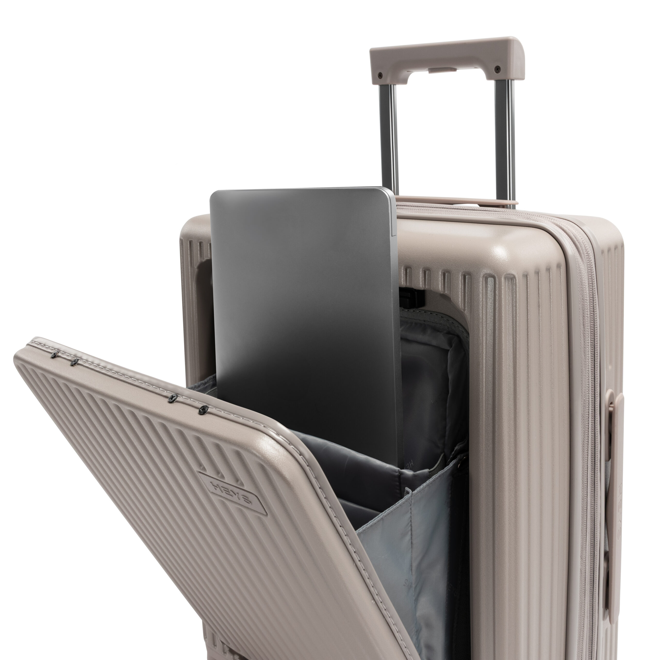 Latch Luggage 21" - Atmosphere - Image 10