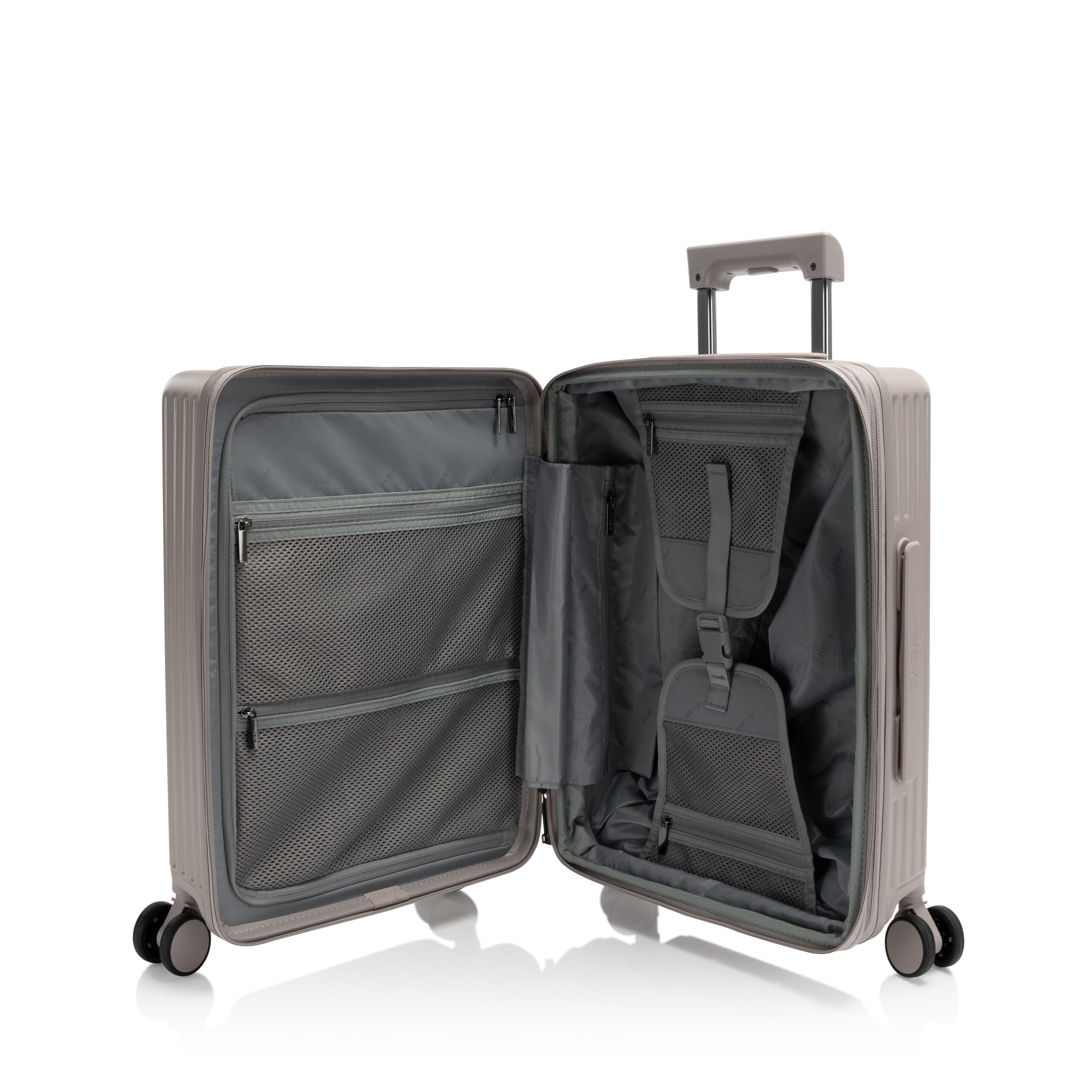 Latch Luggage 21" - Atmosphere - Image 11