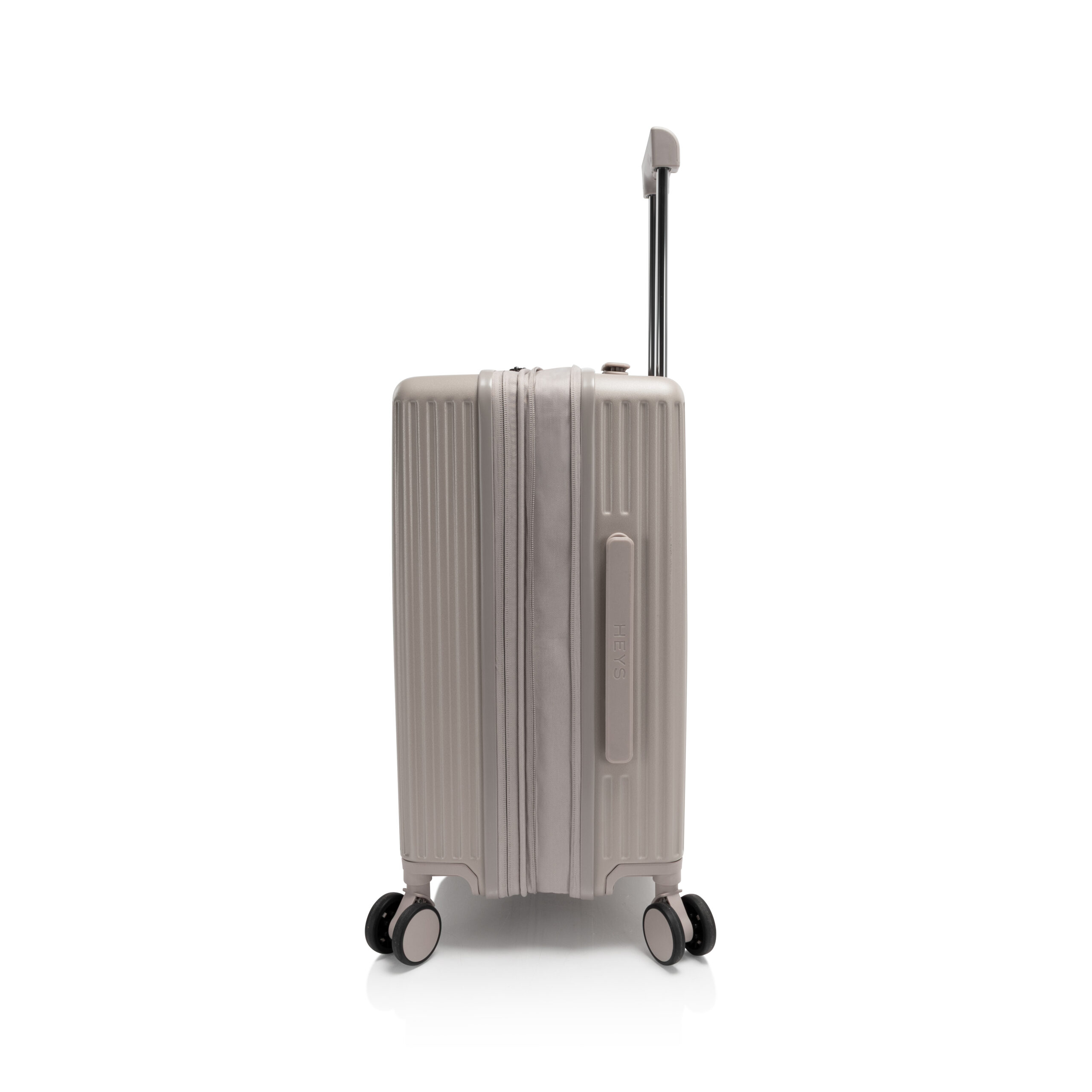 Latch Luggage 21" - Atmosphere - Image 4